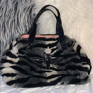 MY FLAT IN LONDON ZEBRA FLUFFY PURSE